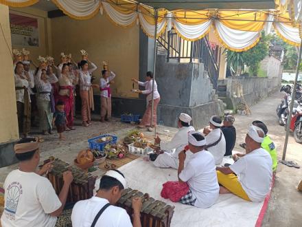 PIODALAN DI PELINGGIH KANTOR PERBEKEL DESA BONTIHING